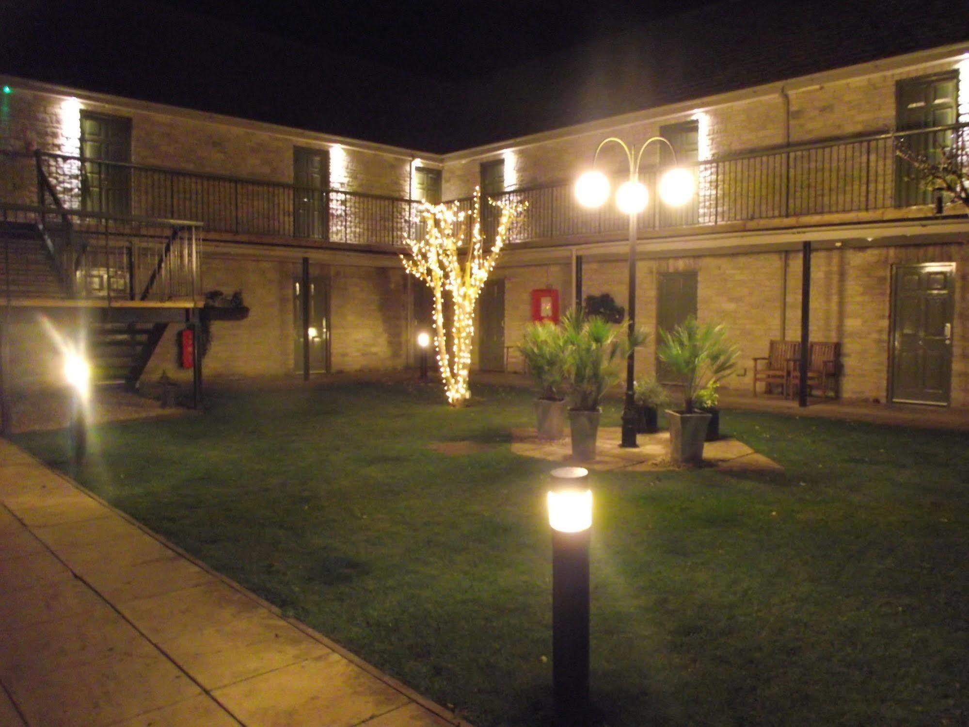 Sturdys Castle Motel Kidlington Exterior foto